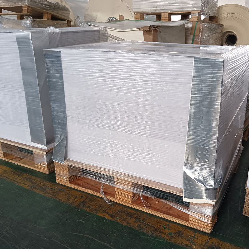 Carton auriu metalic